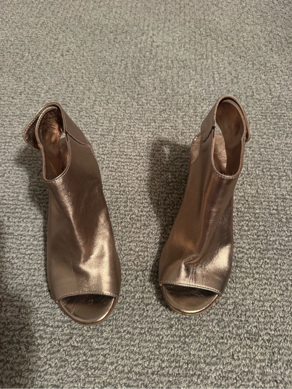 Vero Cuoio Metallic Bronze Peep-Toe Ankle Booties